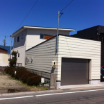 屋根：立平葺（ハゼ式湾曲） 材料：カラーガルバリウム鋼板 外壁：横葺（アポロルーフ） 材料：カラーガルバリウム鋼板 愛知県稲沢市